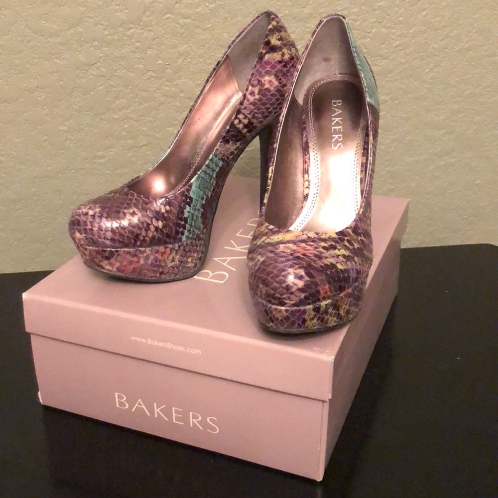 Bakers “Venom” size 5.5
